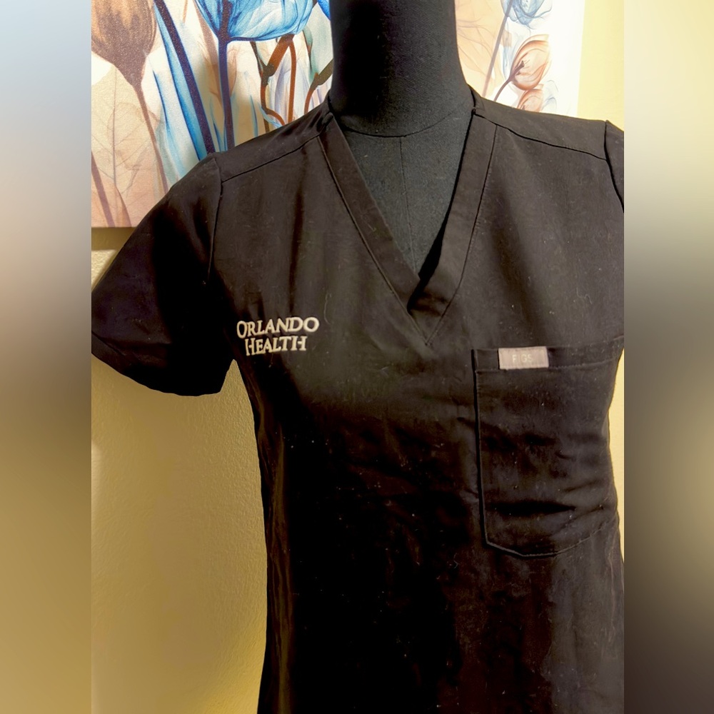 Figs Womens Short Sleeve Scrub Top. Black Orlando Health XXS 1 Packet